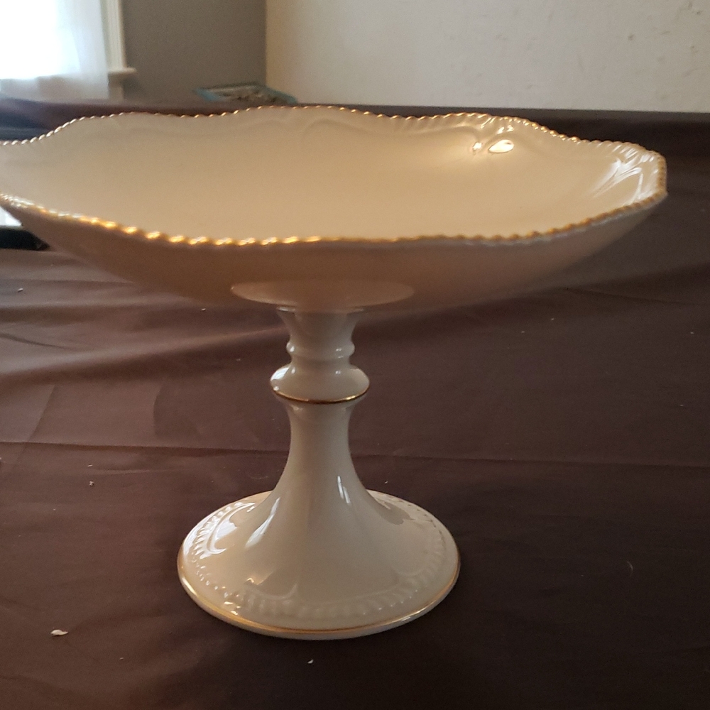 Elegant Lenox Cream Pedestal Bowl